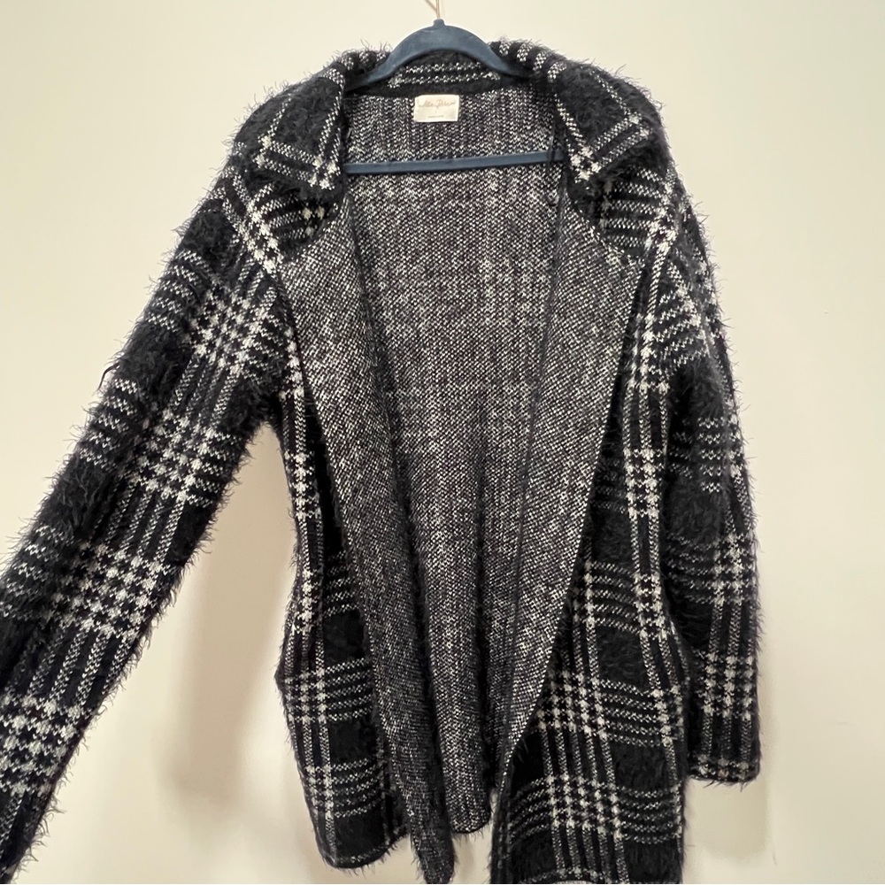Allie Rose Plaid Black and Gray Women's Large Sweater Shacket Soft Cozy Warm